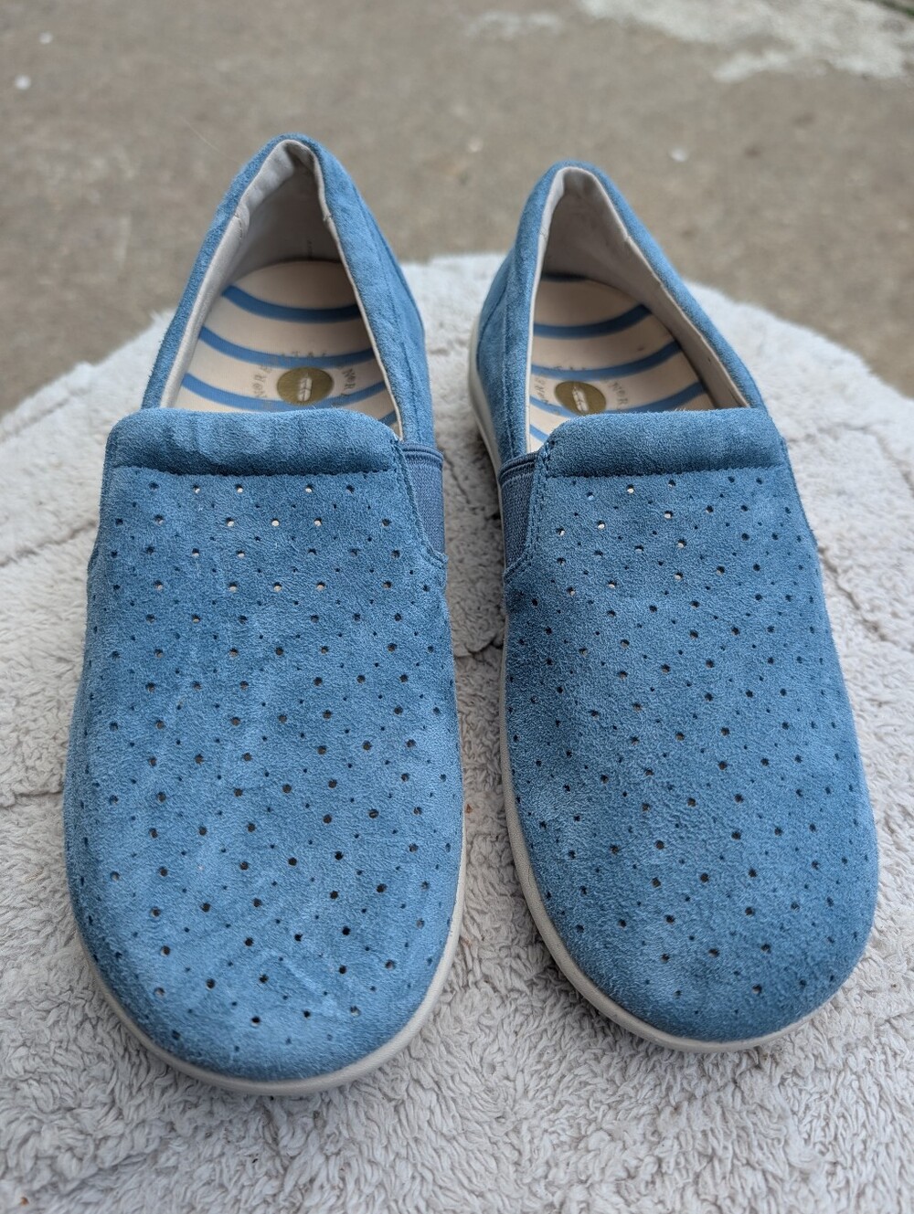 NWOT Women's Revitalign Baby Blue Leather Slip On Shoes Size 6.5B